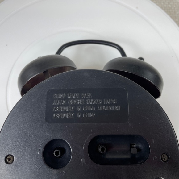 Disney Mickey Mouse Vintage Quartz Movement Clock From The 80's Keeps Good Time - Picture 6 of 11